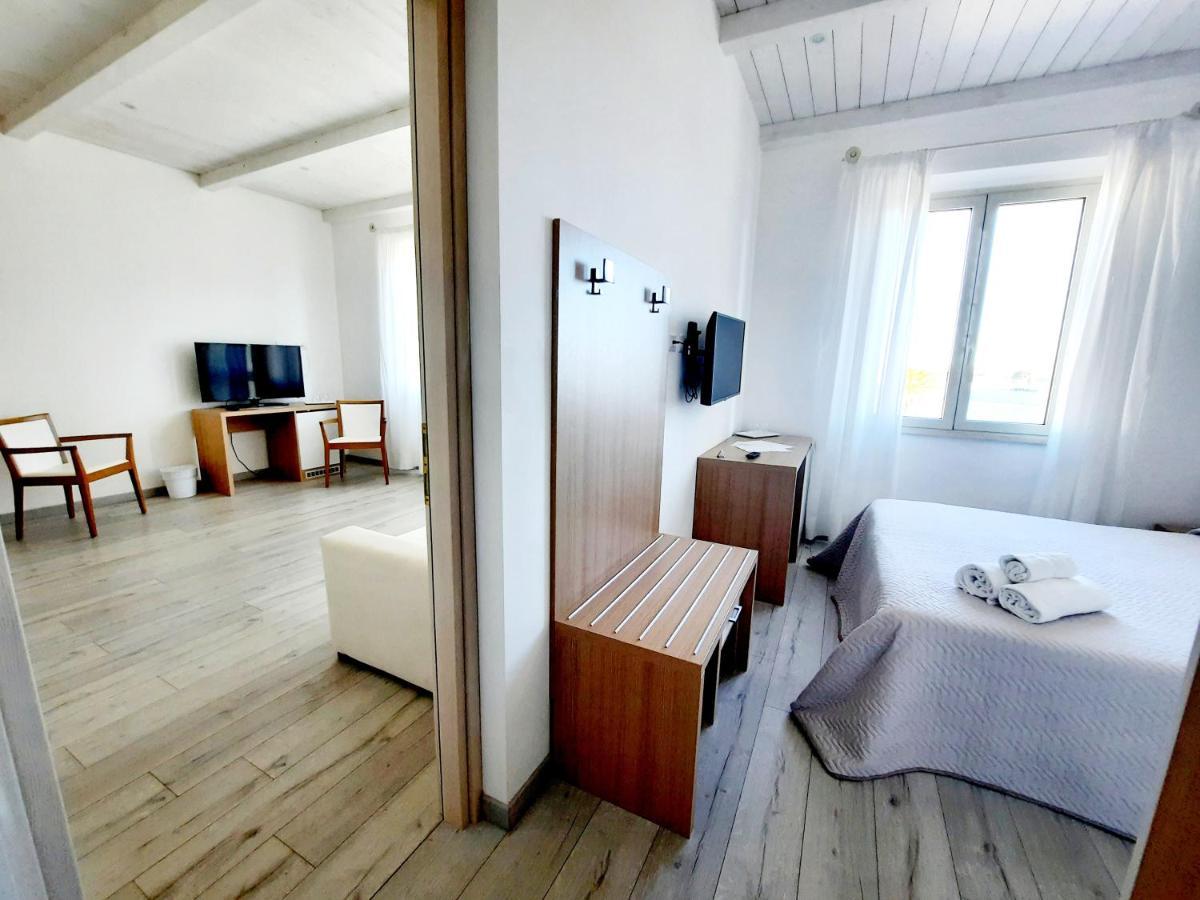 La Promenade Rooms & Suites 올비아 외부 사진